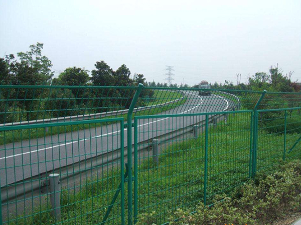 公路護欄網(wǎng)圖片3
